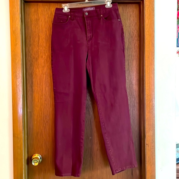 Gloria Vanderbilt Pants - Gloria Vanderbilt size 10. Maroon